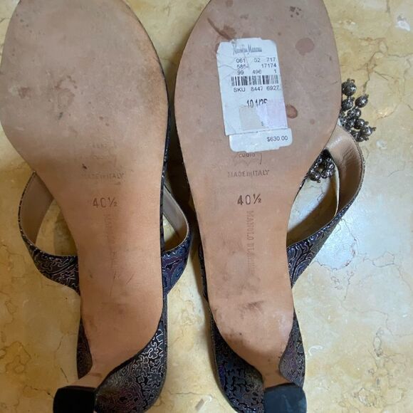 Manolo Blahnik low heel shoes in size 10.5 - Picture 4 of 6